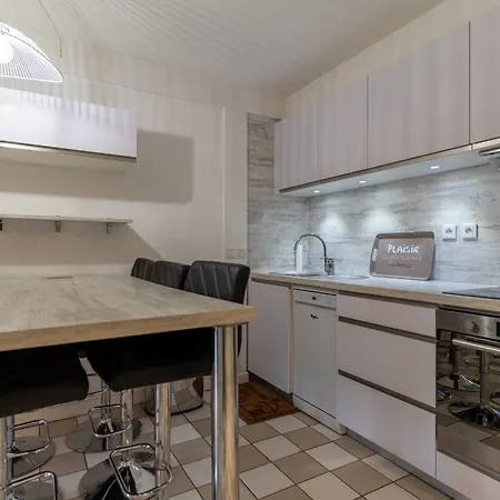 Appt Rez De Jardin 6 Personnes Avec Piscine Tennis Et Parking Gratuit 21 *